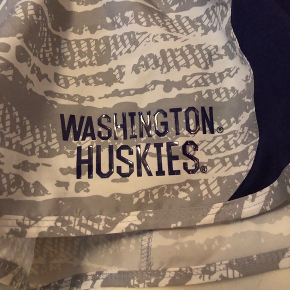 University of Washington running shorts - Picture 2 of 6